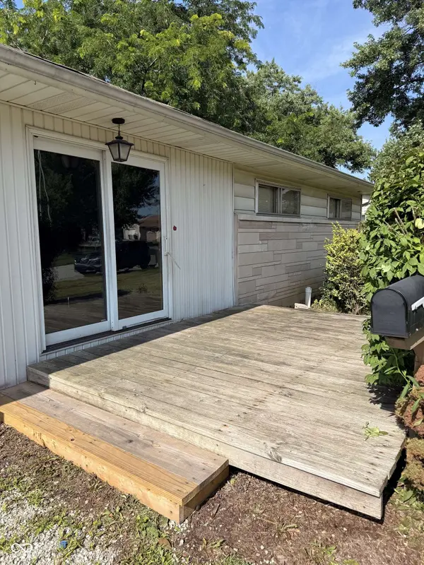 2173 Newcomer LN, Beech Grove, IN 46107