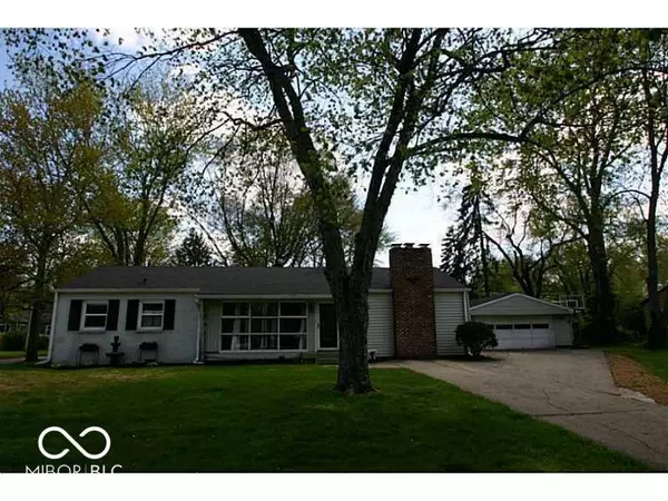 2735 Canterbury LN, Indianapolis, IN 46220