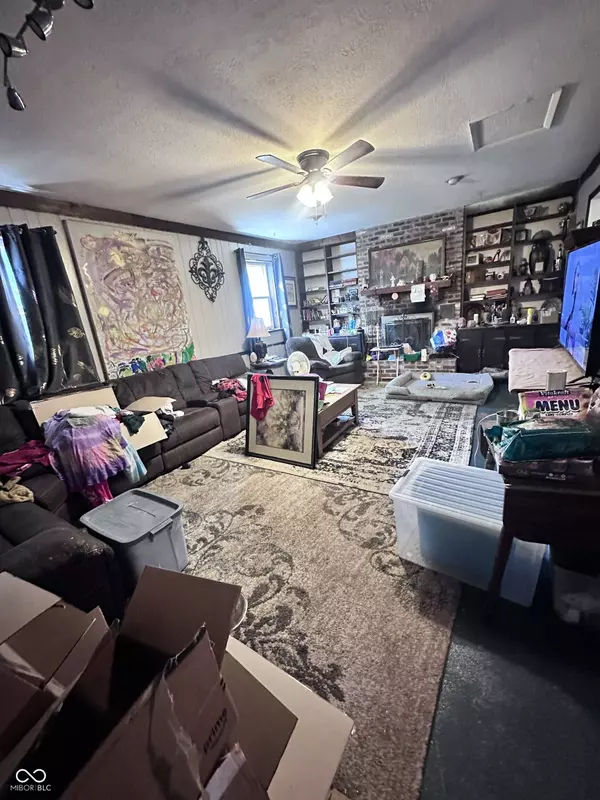 2735 Canterbury LN, Indianapolis, IN 46220