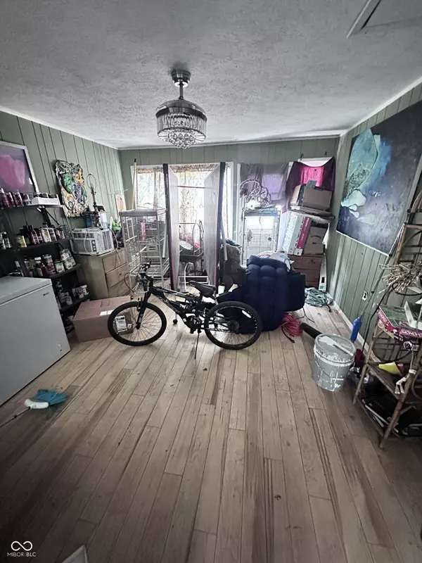 2735 Canterbury LN, Indianapolis, IN 46220