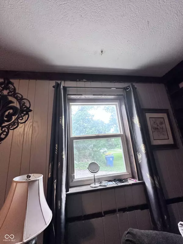 2735 Canterbury LN, Indianapolis, IN 46220