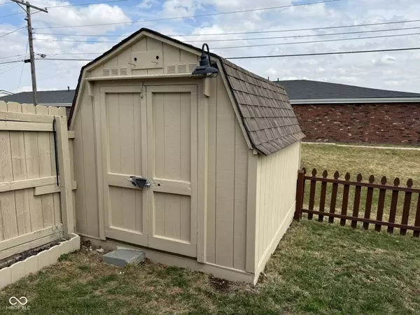 235/237 237 Gaslite LN, Greenfield, IN 46140