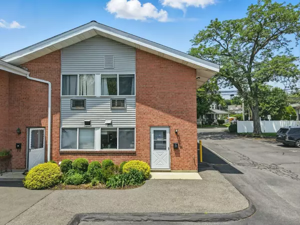 208 Flax Hill Road #APT 10, Norwalk, CT 06854