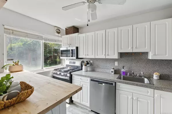 208 Flax Hill Road #APT 10, Norwalk, CT 06854