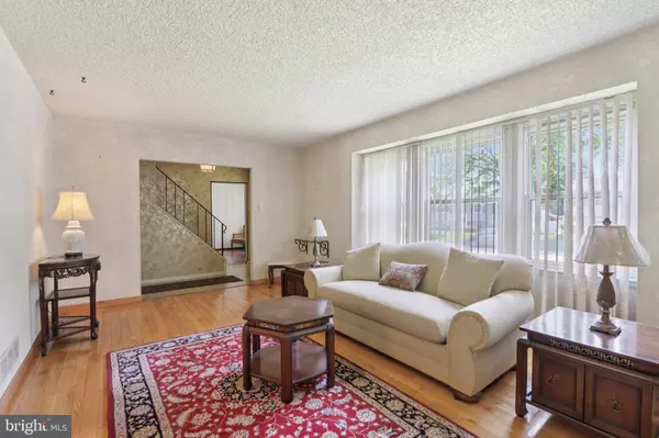 21 HEMMINGS WAY, Lawnside, NJ 08045