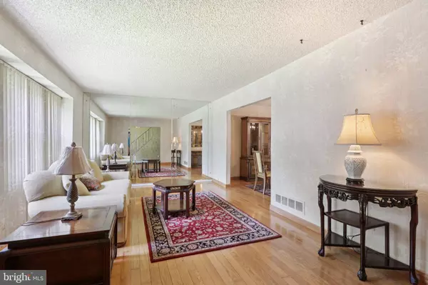 21 HEMMINGS WAY, Lawnside, NJ 08045