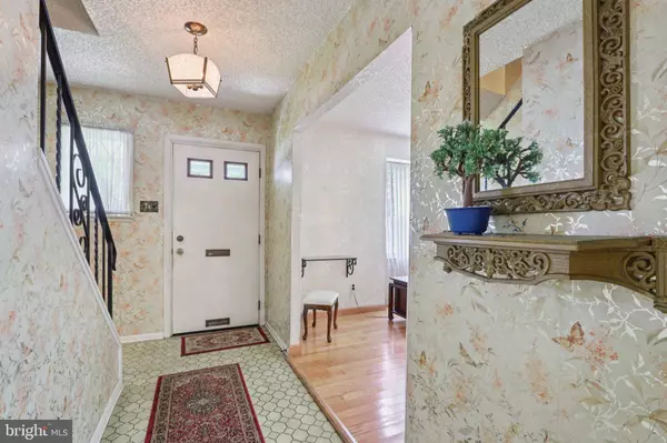 21 HEMMINGS WAY, Lawnside, NJ 08045