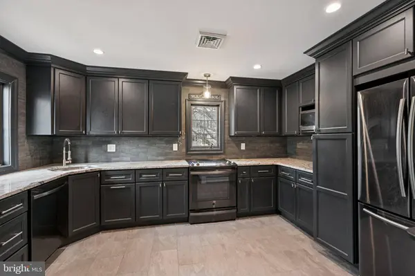 27 SCHOOL LN, Cherry Hill, NJ 08002