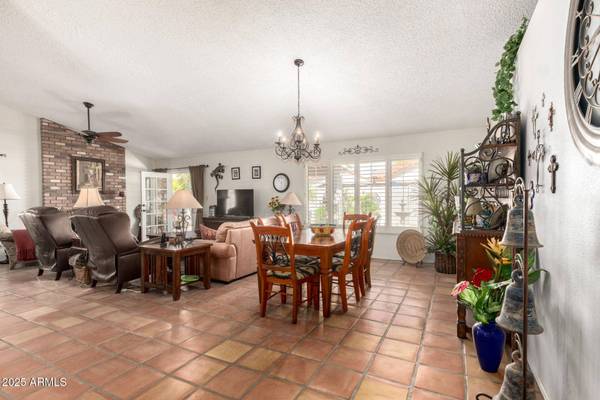 556 E HACKAMORE Street, Mesa, AZ 85203