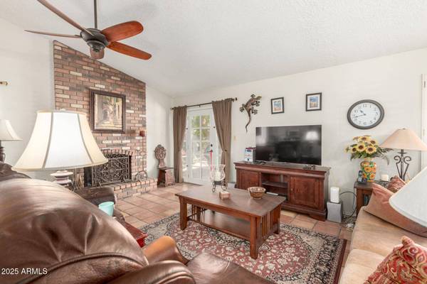 556 E HACKAMORE Street, Mesa, AZ 85203