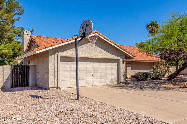 556 E HACKAMORE Street, Mesa, AZ 85203