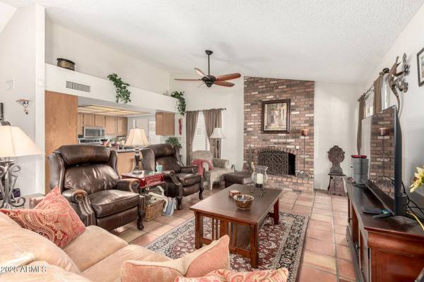 556 E HACKAMORE Street, Mesa, AZ 85203