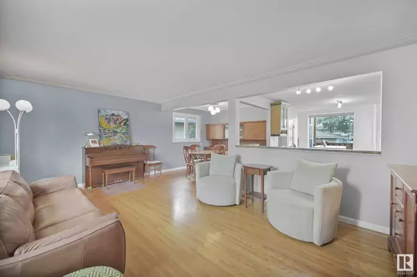 6607 89 AV NW, Edmonton, AB T6B 0N1