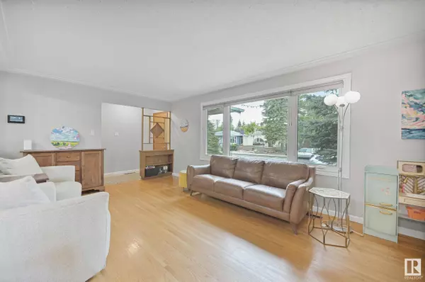 6607 89 AV NW, Edmonton, AB T6B 0N1