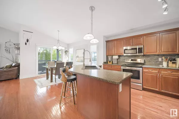 16128 131 ST NW, Edmonton, AB T6V 1V9