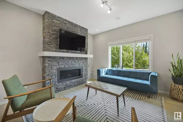 7218 ARMOUR CR SW, Edmonton, AB T6W 2N9