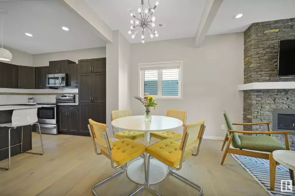 7218 ARMOUR CR SW, Edmonton, AB T6W 2N9