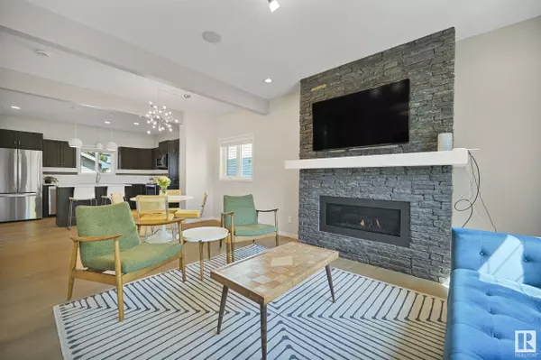 7218 ARMOUR CR SW, Edmonton, AB T6W 2N9