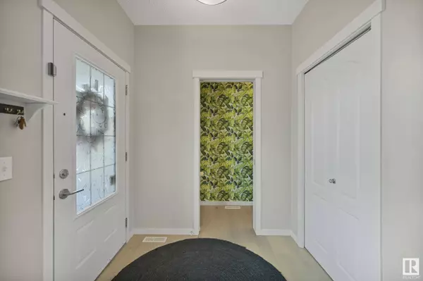 7218 ARMOUR CR SW, Edmonton, AB T6W 2N9