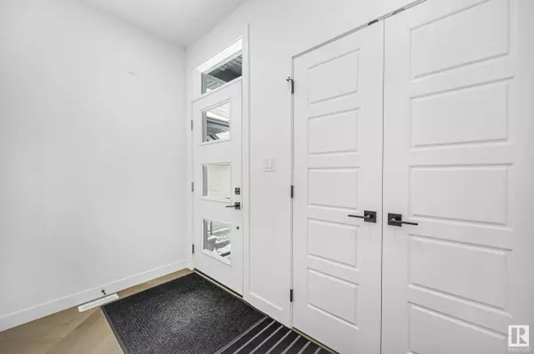 6627 Crawford LD SW, Edmonton, AB T6W 4L5