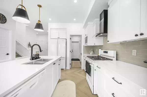 6627 Crawford LD SW, Edmonton, AB T6W 4L5