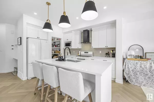 6627 Crawford LD SW, Edmonton, AB T6W 4L5