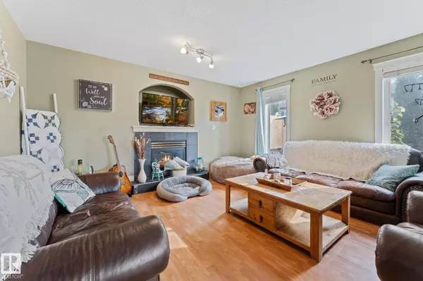 7907 96 ST, Morinville, AB T8R 1W1