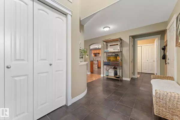 7907 96 ST, Morinville, AB T8R 1W1