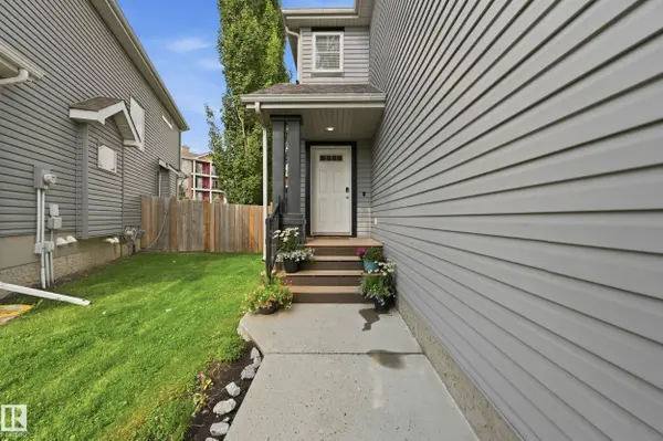 3606 Whitelaw BA NW, Edmonton, AB T6W 0P9