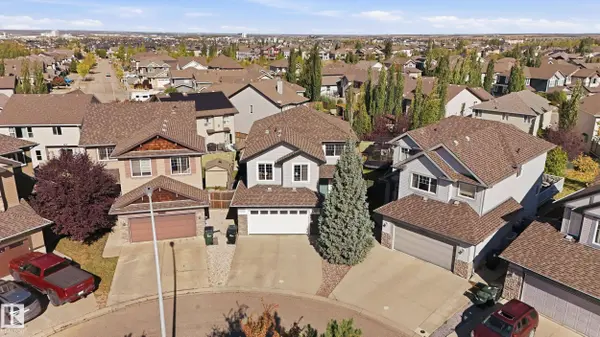 715 CACHE PL, Sherwood Park, AB T8H 0L4