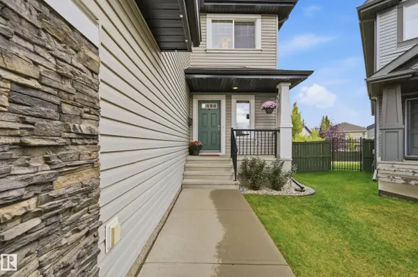 715 CACHE PL, Sherwood Park, AB T8H 0L4