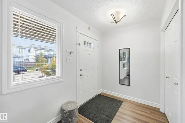 16012 11 AV SW SW, Edmonton, AB T6W 2H6