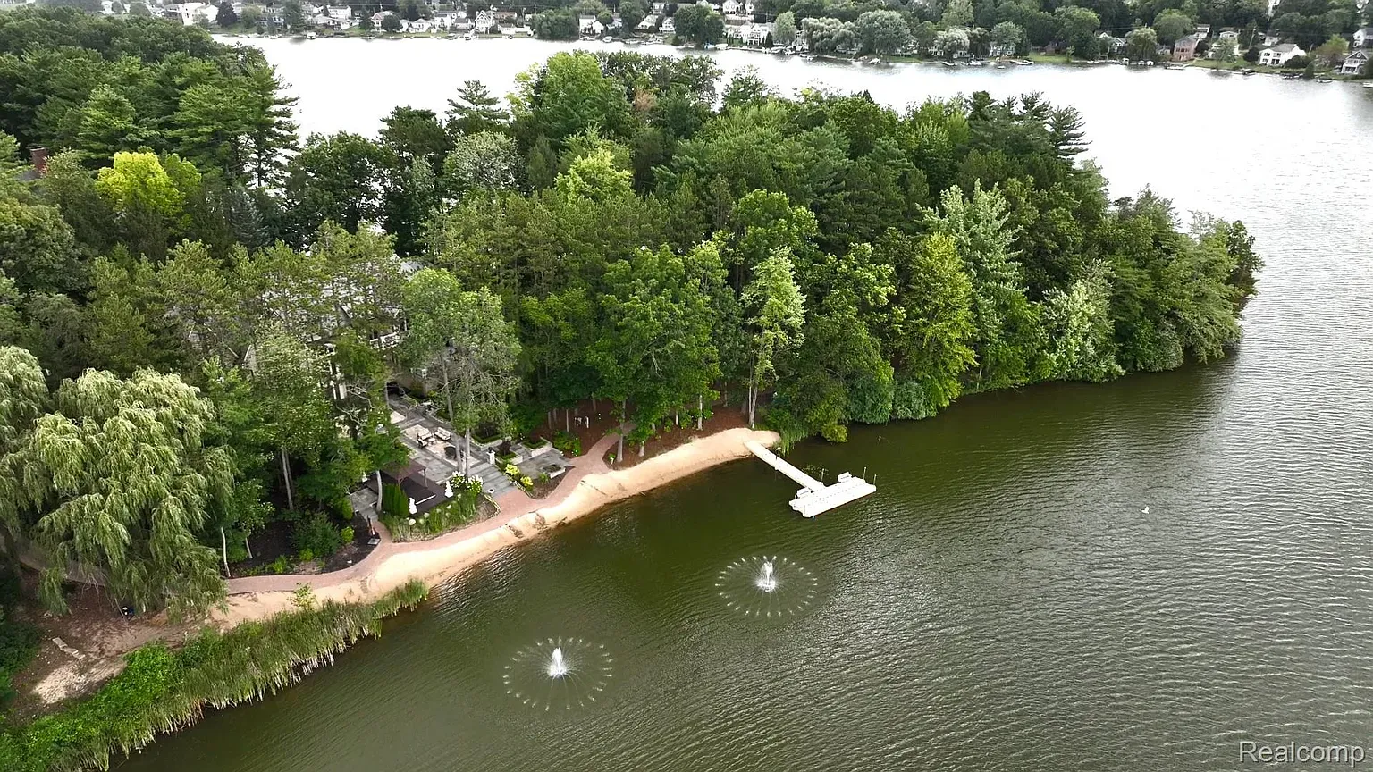 Aerial drone view of 3.22 acre Pine Creek Ridge lakefront estate in Brighton Michigan