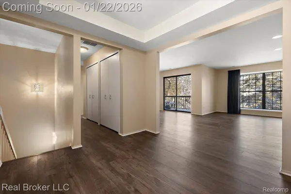 36952 Ridgedale CT, Farmington, MI 48331