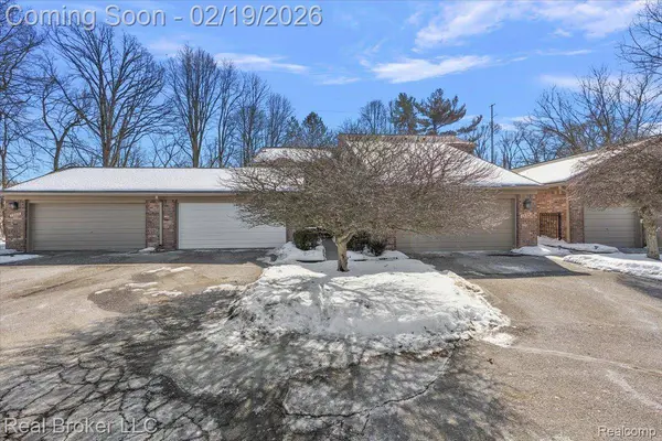 1938 Burning Bush CT, Rochester Hills, MI 48309