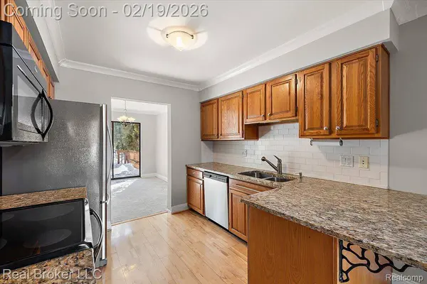 1938 Burning Bush CT, Rochester Hills, MI 48309