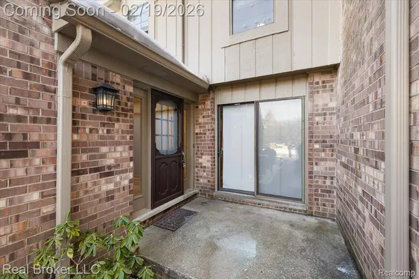 1938 Burning Bush CT, Rochester Hills, MI 48309