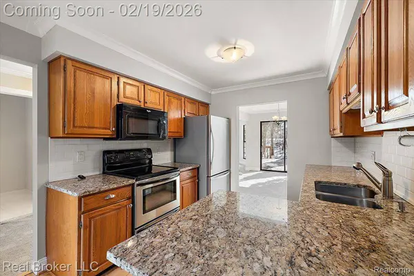 1938 Burning Bush CT, Rochester Hills, MI 48309