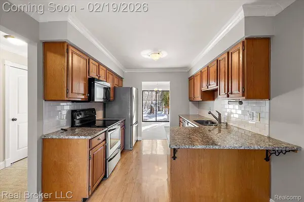 1938 Burning Bush CT, Rochester Hills, MI 48309