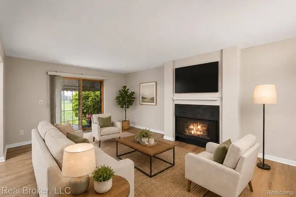 24765 Apple Crest DR, Novi, MI 48375