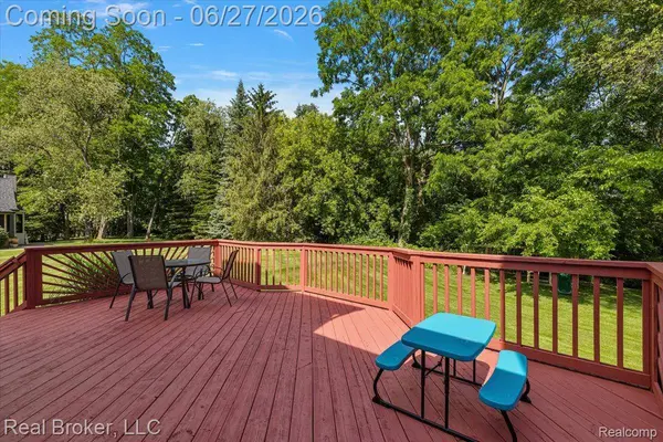 6180 Chad CT, Hamburg Township, MI 48116
