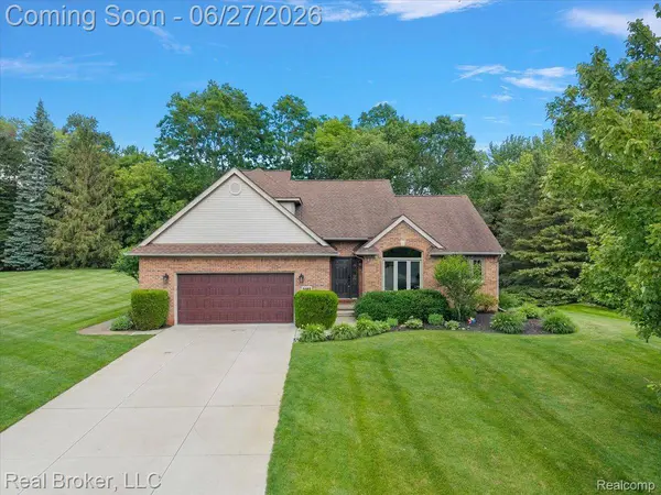 6180 Chad CT, Hamburg Township, MI 48116