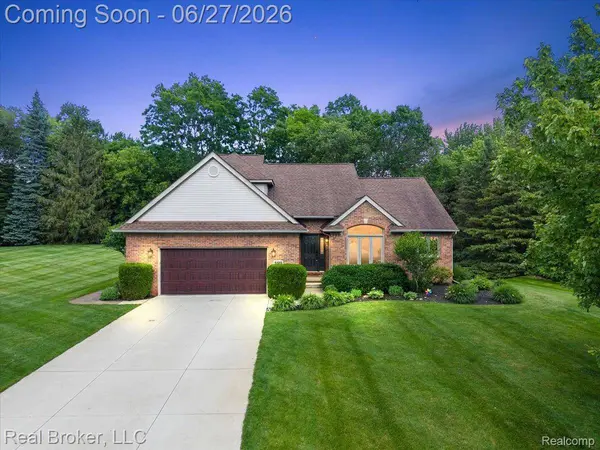 6180 Chad CT, Hamburg Township, MI 48116