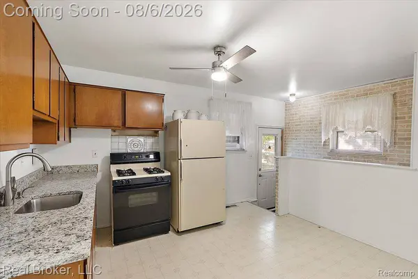 2106 Reo AVE, Lincoln Park, MI 48146