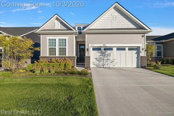 1636 Landings LN, Milford, MI 48381