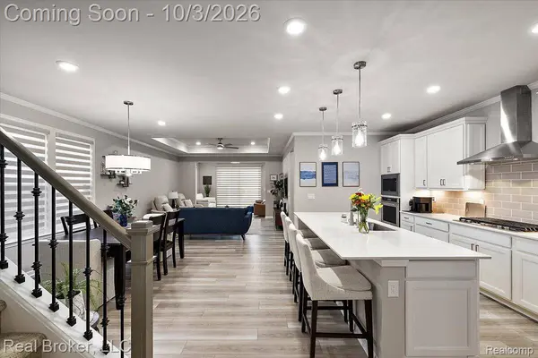 1636 Landings LN, Milford, MI 48381