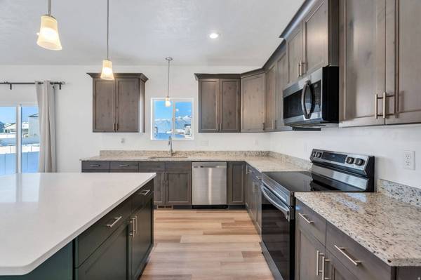 7803 N SWEETBRIAR RD #721, Eagle Mountain, UT 84005