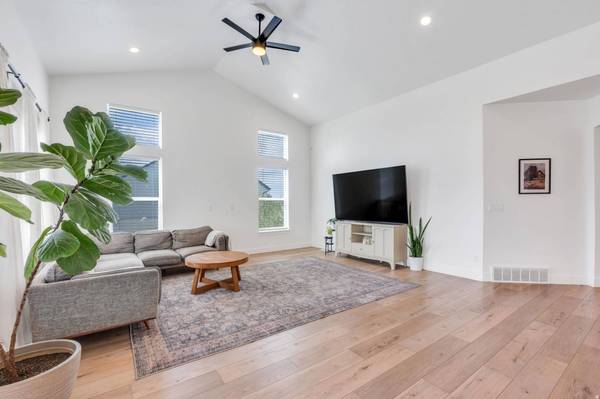 4822 N CANAAN PEAK DR, Eagle Mountain, UT 84005
