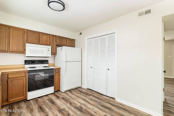 1213 Crest Brook DR, Knoxville, TN 37923