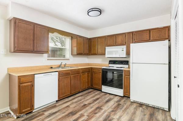 1213 Crest Brook DR, Knoxville, TN 37923